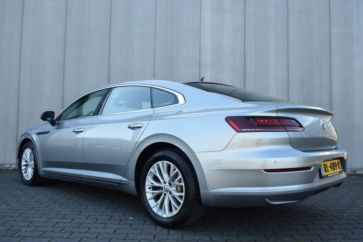 Volkswagen Arteon Volkswagen Arteon 1.5 TSi LED | Full Map Navi | Sportstoelen | Trekhaak | Camera | 17 Inch LMV