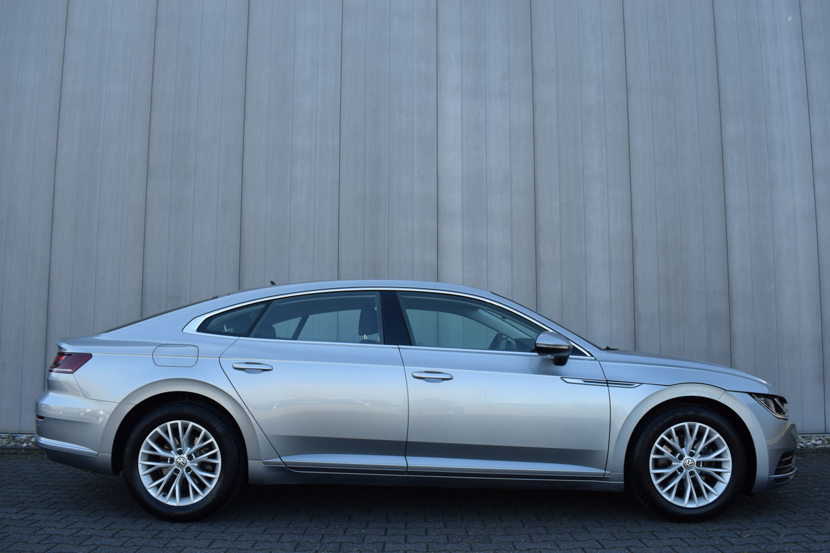 Volkswagen Arteon Volkswagen Arteon 1.5 TSi LED | Full Map Navi | Sportstoelen | Trekhaak | Camera | 17 Inch LMV