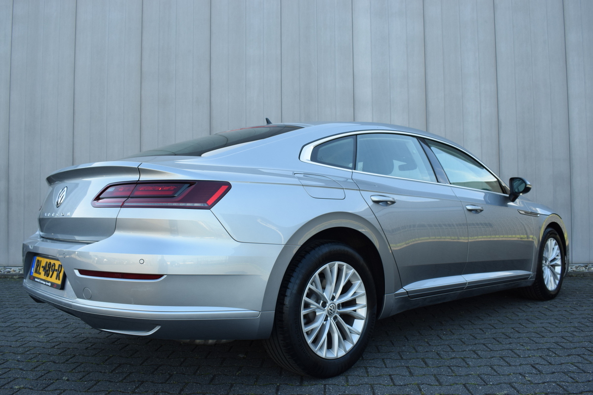 Volkswagen Arteon Volkswagen Arteon 1.5 TSi LED | Full Map Navi | Sportstoelen | Trekhaak | Camera | 17 Inch LMV