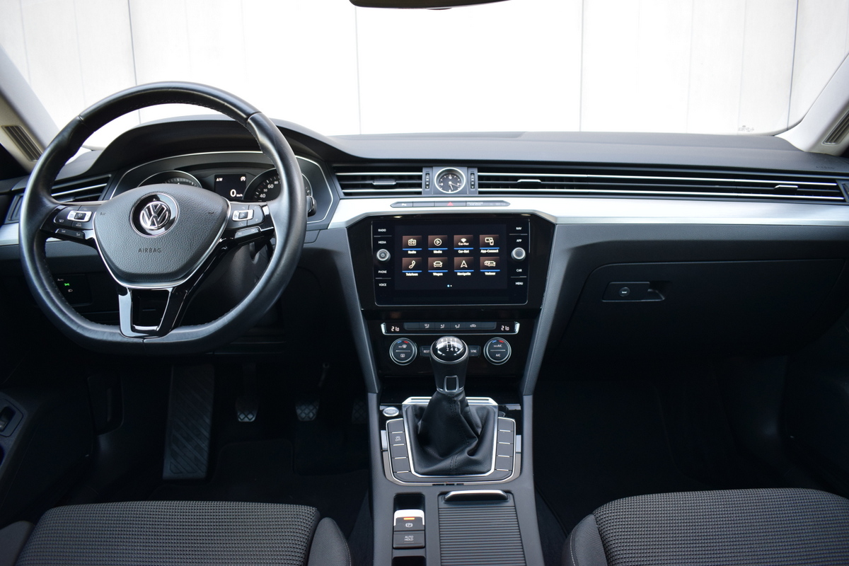 Volkswagen Arteon Volkswagen Arteon 1.5 TSi LED | Full Map Navi | Sportstoelen | Trekhaak | Camera | 17 Inch LMV