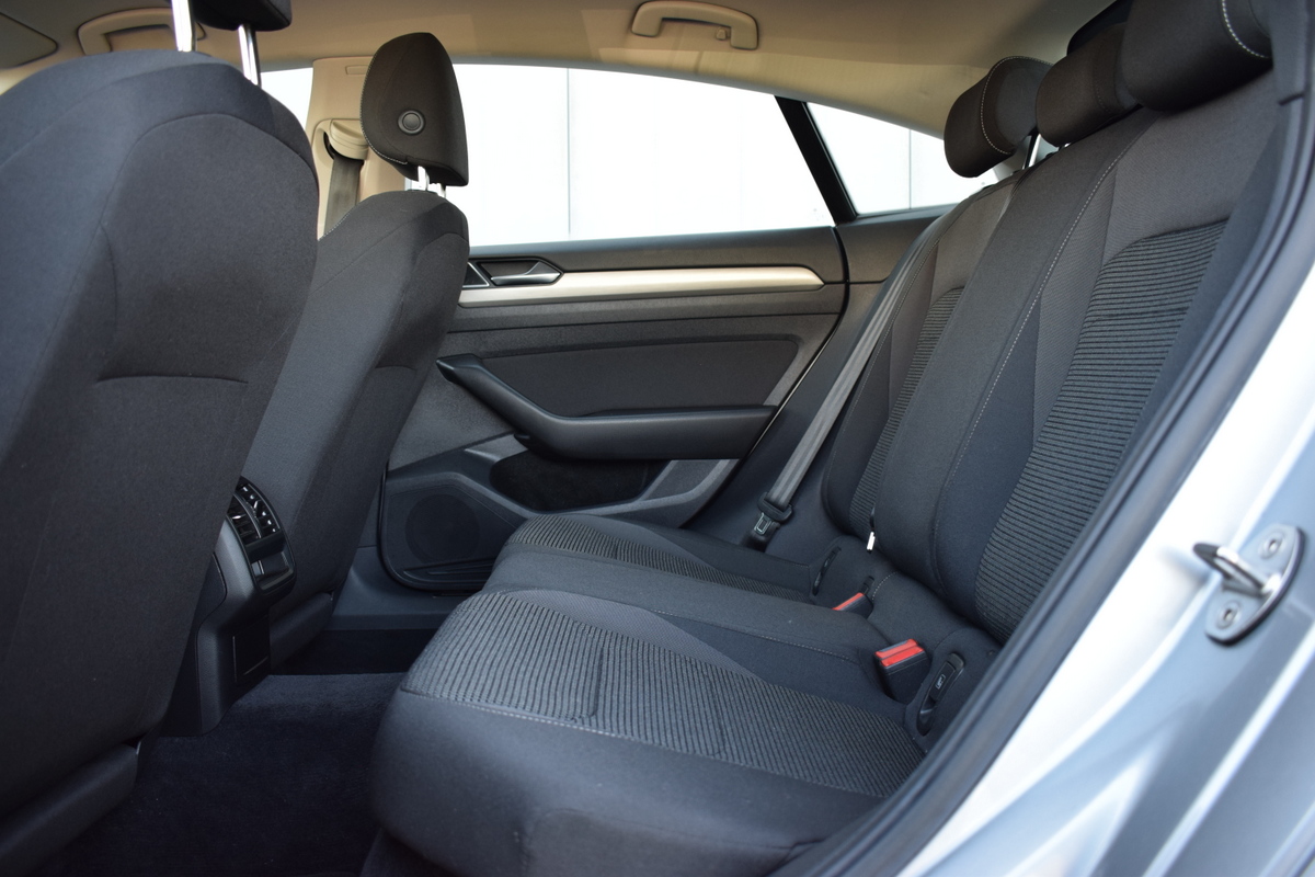 Volkswagen Arteon Volkswagen Arteon 1.5 TSi LED | Full Map Navi | Sportstoelen | Trekhaak | Camera | 17 Inch LMV