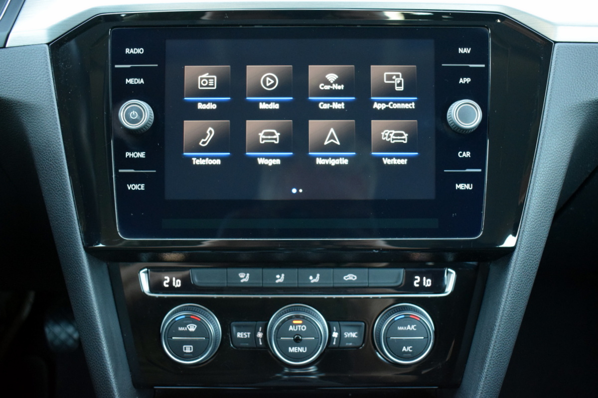 Volkswagen Arteon Volkswagen Arteon 1.5 TSi LED | Full Map Navi | Sportstoelen | Trekhaak | Camera | 17 Inch LMV