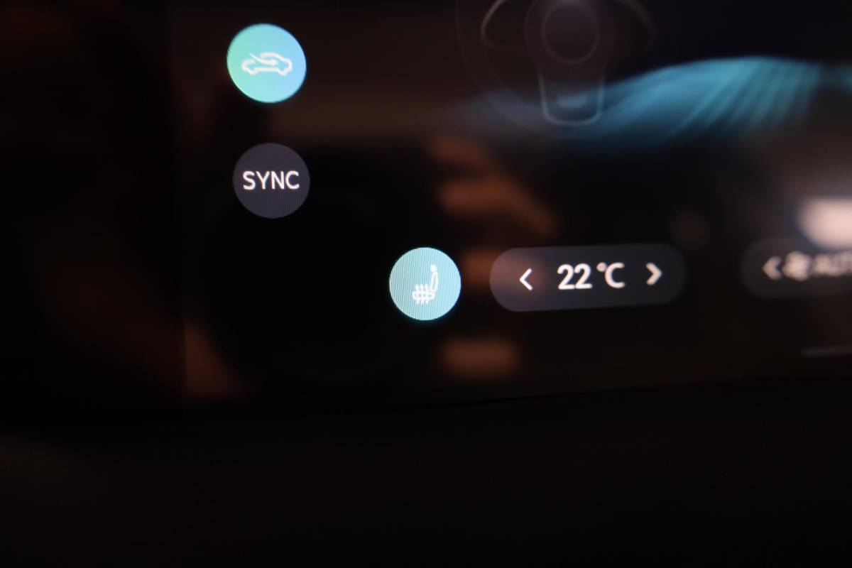 MG EHS MG EHS 1.5 TGDI Luxury PHEV Plug-in  LEER PANO 360-CAMERA DAB CARPLAY NAVI STOELVERWARMING SFEERVERLICHTING ACC 18″LMV 2xKEYLESS ELEK.ACHTERKLEP 2xPDC ENZ!