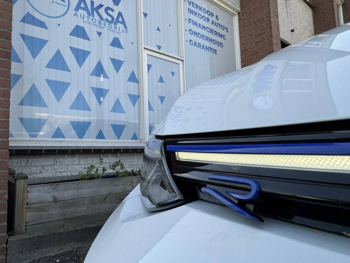 Volkswagen Golf Volkswagen Golf 8 R 2.0 TSI 333pk 4Motion 20 years Edition Akra Pano H&K Leder Memory Ventilatie Stuurvw Stlvw Blindspot Fabrieksgarantie