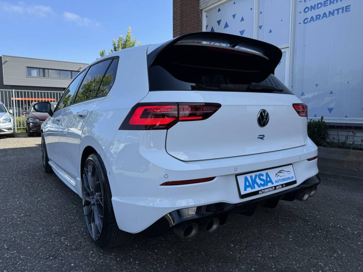 Volkswagen Golf Volkswagen Golf 8 R 2.0 TSI 333pk 4Motion 20 years Edition Akra Pano H&K Leder Memory Ventilatie Stuurvw Stlvw Blindspot Fabrieksgarantie