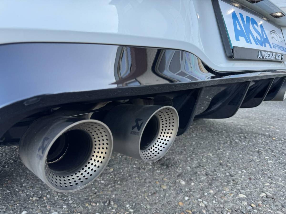 Volkswagen Golf Volkswagen Golf 8 R 2.0 TSI 333pk 4Motion 20 years Edition Akra Pano H&K Leder Memory Ventilatie Stuurvw Stlvw Blindspot Fabrieksgarantie