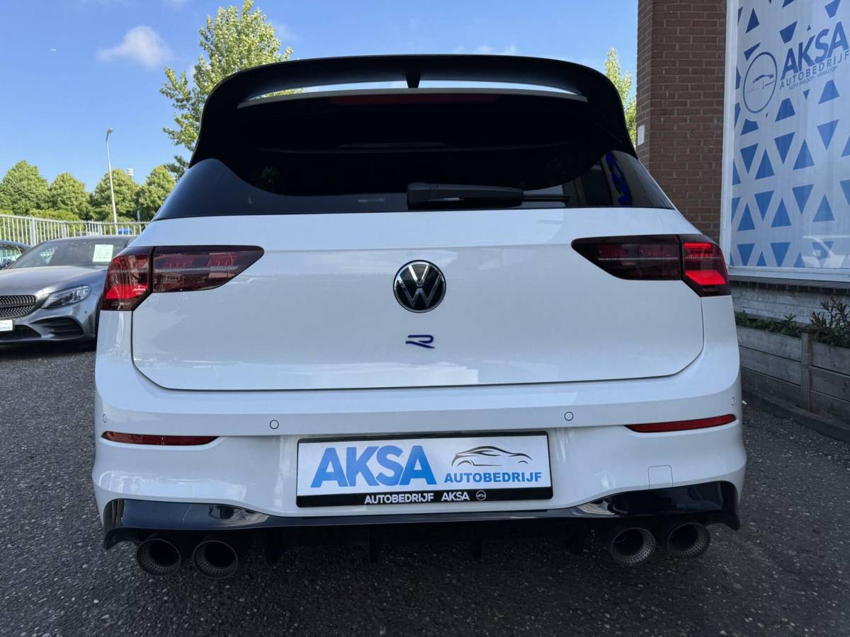 Volkswagen Golf Volkswagen Golf 8 R 2.0 TSI 333pk 4Motion 20 years Edition Akra Pano H&K Leder Memory Ventilatie Stuurvw Stlvw Blindspot Fabrieksgarantie