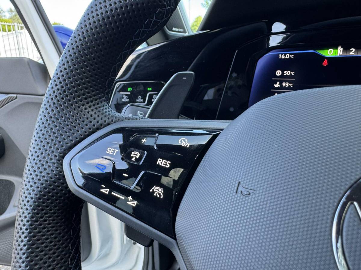 Volkswagen Golf Volkswagen Golf 8 R 2.0 TSI 333pk 4Motion 20 years Edition Akra Pano H&K Leder Memory Ventilatie Stuurvw Stlvw Blindspot Fabrieksgarantie