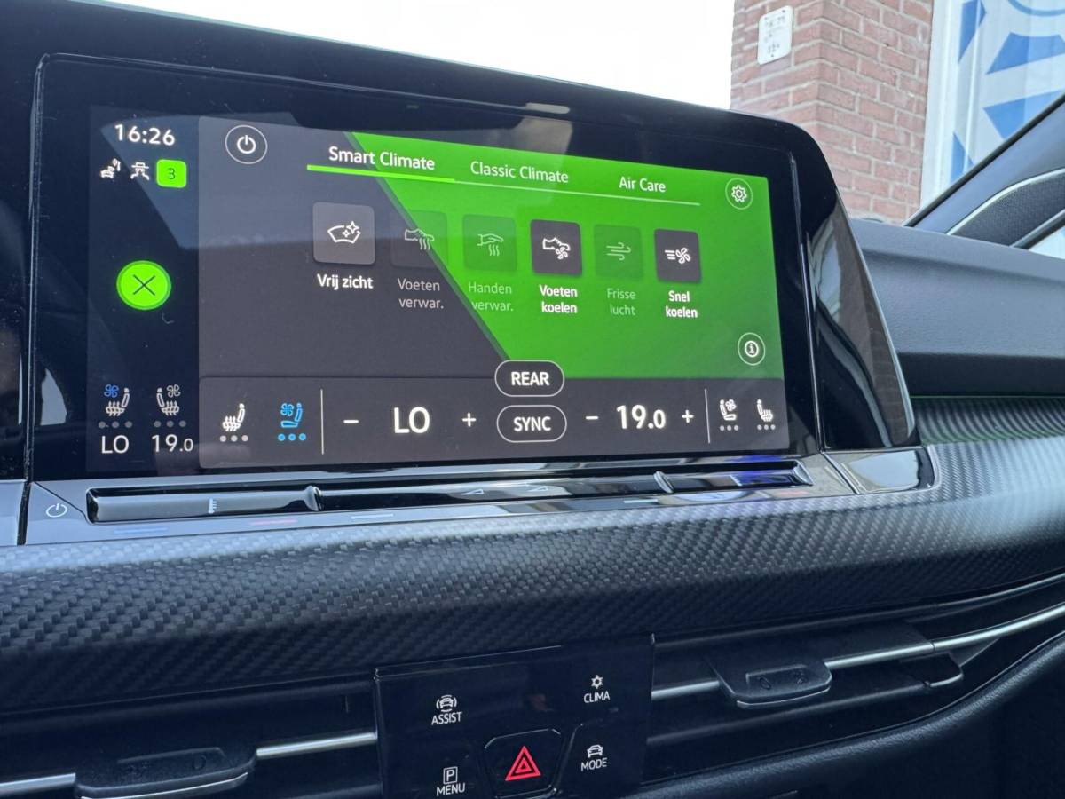 Volkswagen Golf Volkswagen Golf 8 R 2.0 TSI 333pk 4Motion 20 years Edition Akra Pano H&K Leder Memory Ventilatie Stuurvw Stlvw Blindspot Fabrieksgarantie