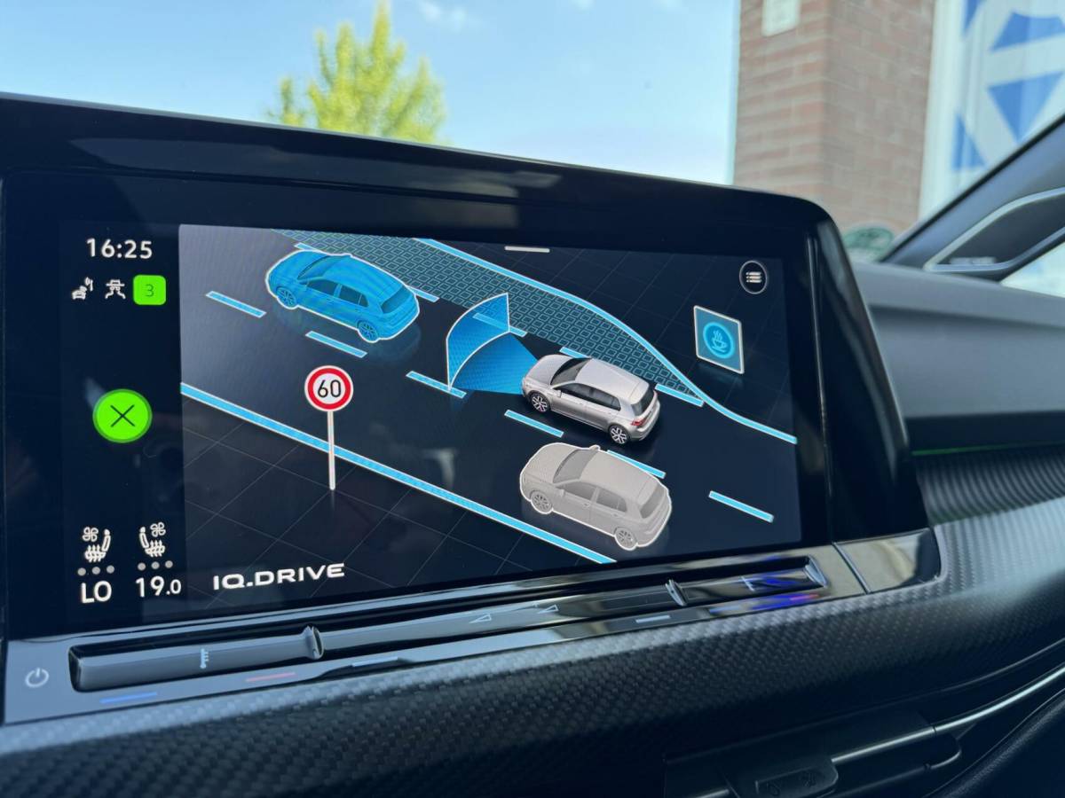 Volkswagen Golf Volkswagen Golf 8 R 2.0 TSI 333pk 4Motion 20 years Edition Akra Pano H&K Leder Memory Ventilatie Stuurvw Stlvw Blindspot Fabrieksgarantie
