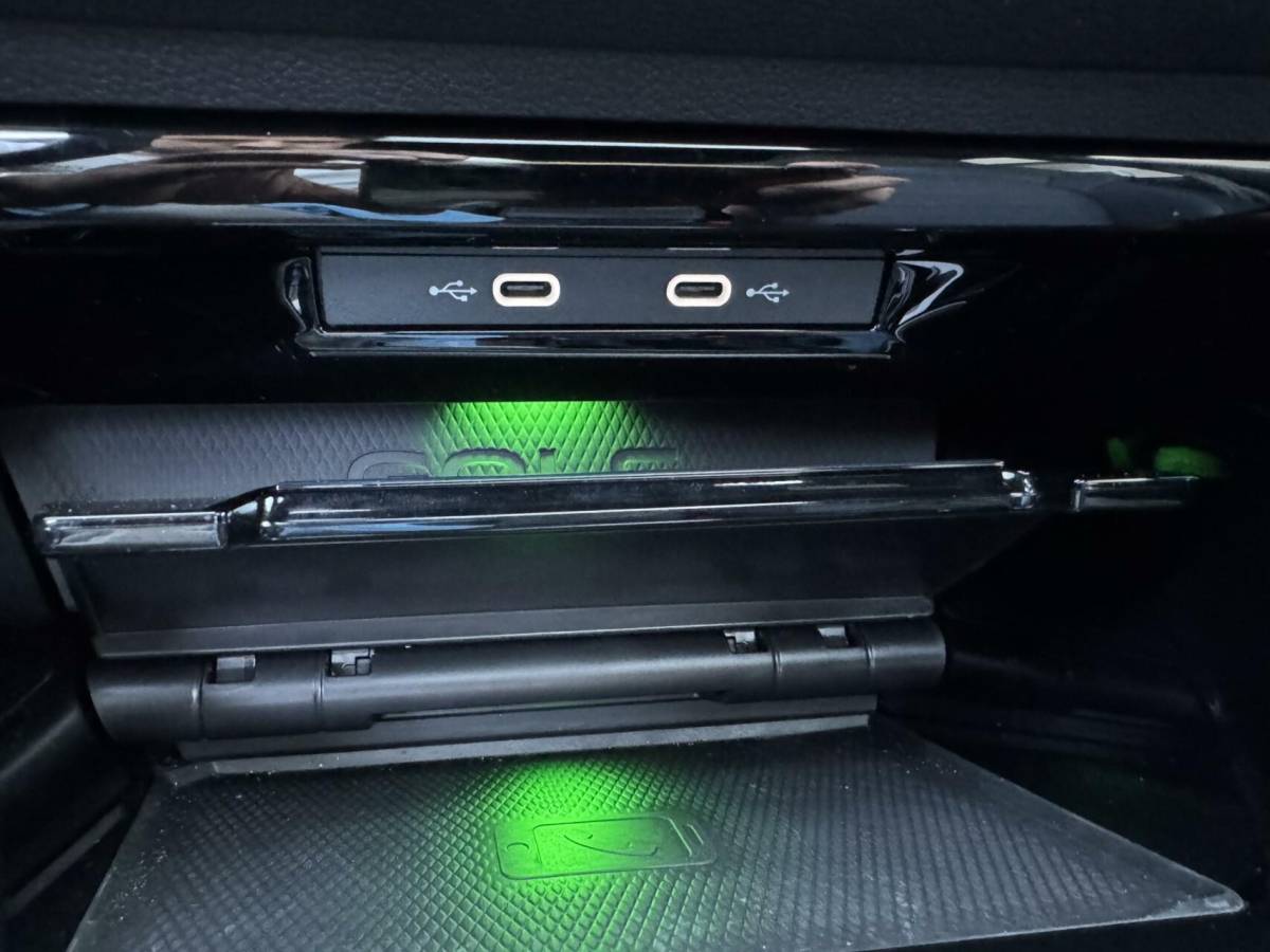 Volkswagen Golf Volkswagen Golf 8 R 2.0 TSI 333pk 4Motion 20 years Edition Akra Pano H&K Leder Memory Ventilatie Stuurvw Stlvw Blindspot Fabrieksgarantie