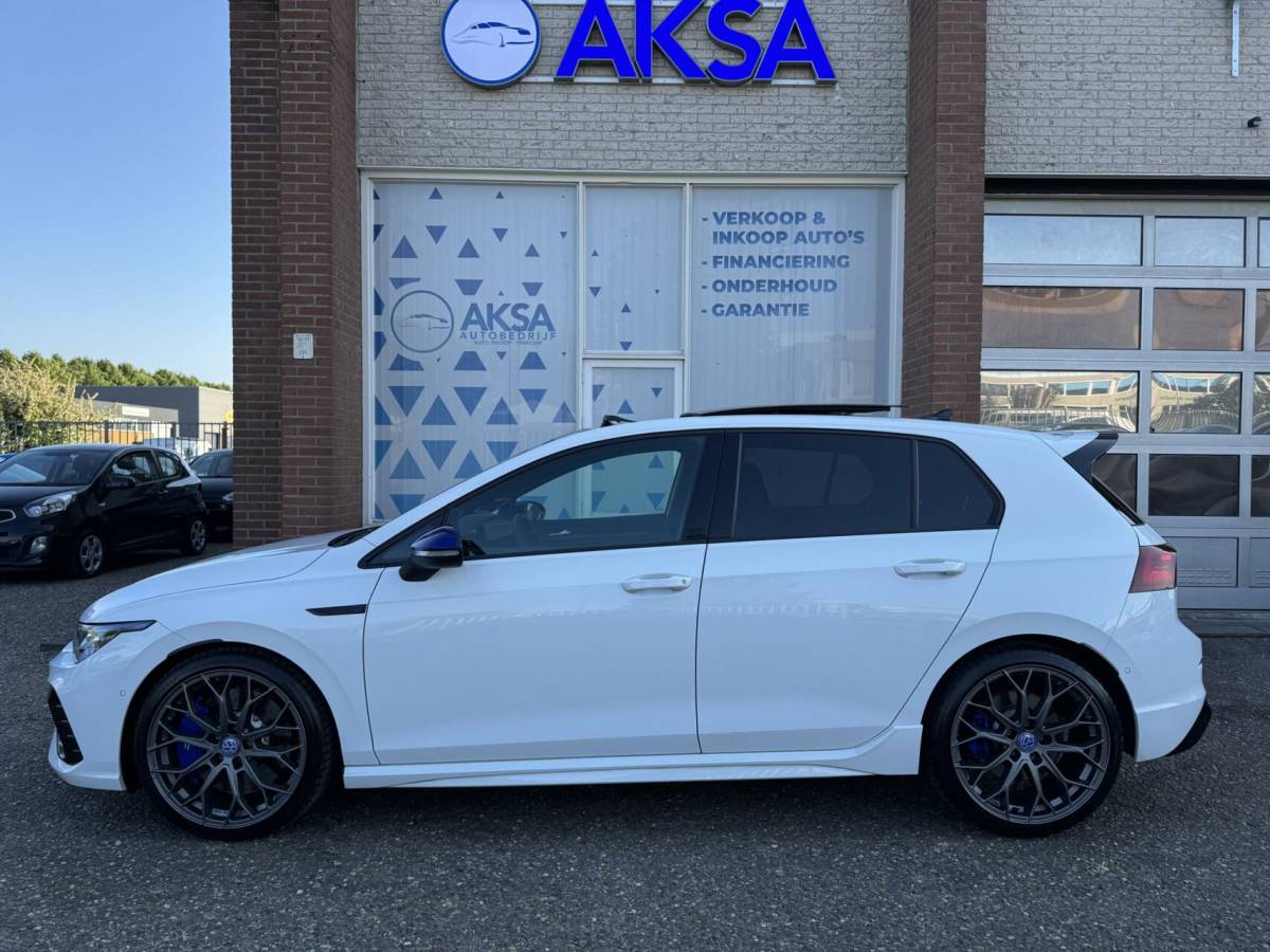 Volkswagen Golf Volkswagen Golf 8 R 2.0 TSI 333pk 4Motion 20 years Edition Akra Pano H&K Leder Memory Ventilatie Stuurvw Stlvw Blindspot Fabrieksgarantie