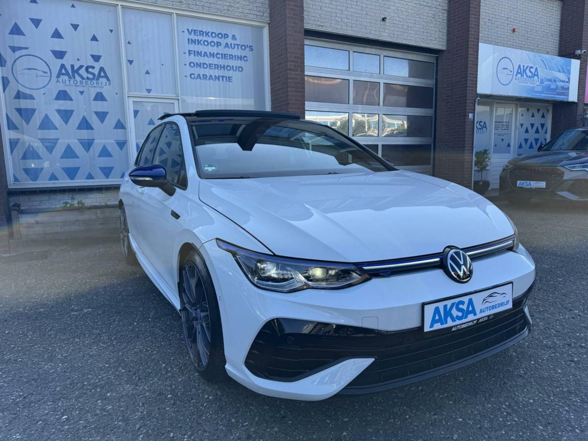 Volkswagen Golf Volkswagen Golf 8 R 2.0 TSI 333pk 4Motion 20 years Edition Akra Pano H&K Leder Memory Ventilatie Stuurvw Stlvw Blindspot Fabrieksgarantie