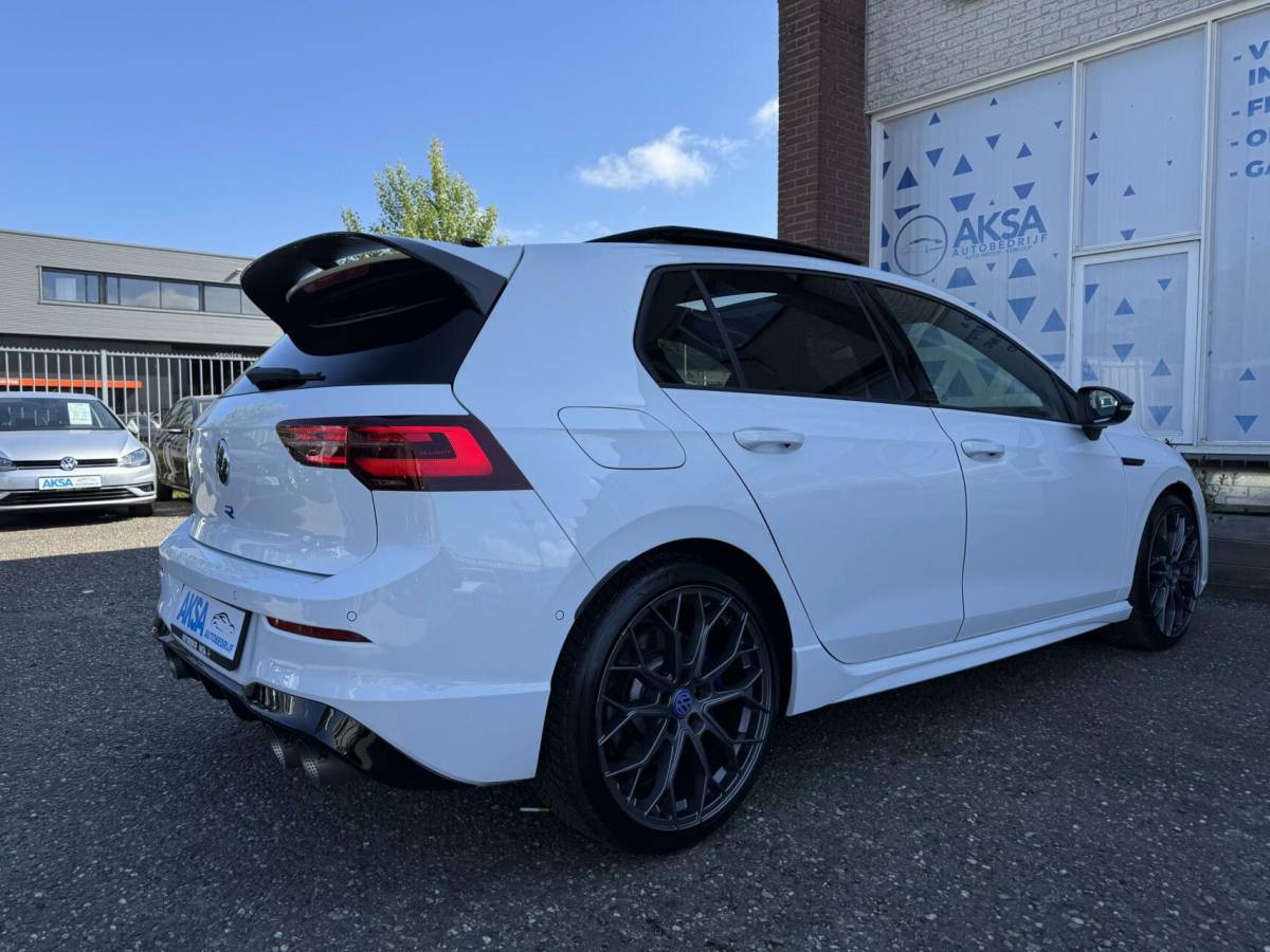 Volkswagen Golf Volkswagen Golf 8 R 2.0 TSI 333pk 4Motion 20 years Edition Akra Pano H&K Leder Memory Ventilatie Stuurvw Stlvw Blindspot Fabrieksgarantie