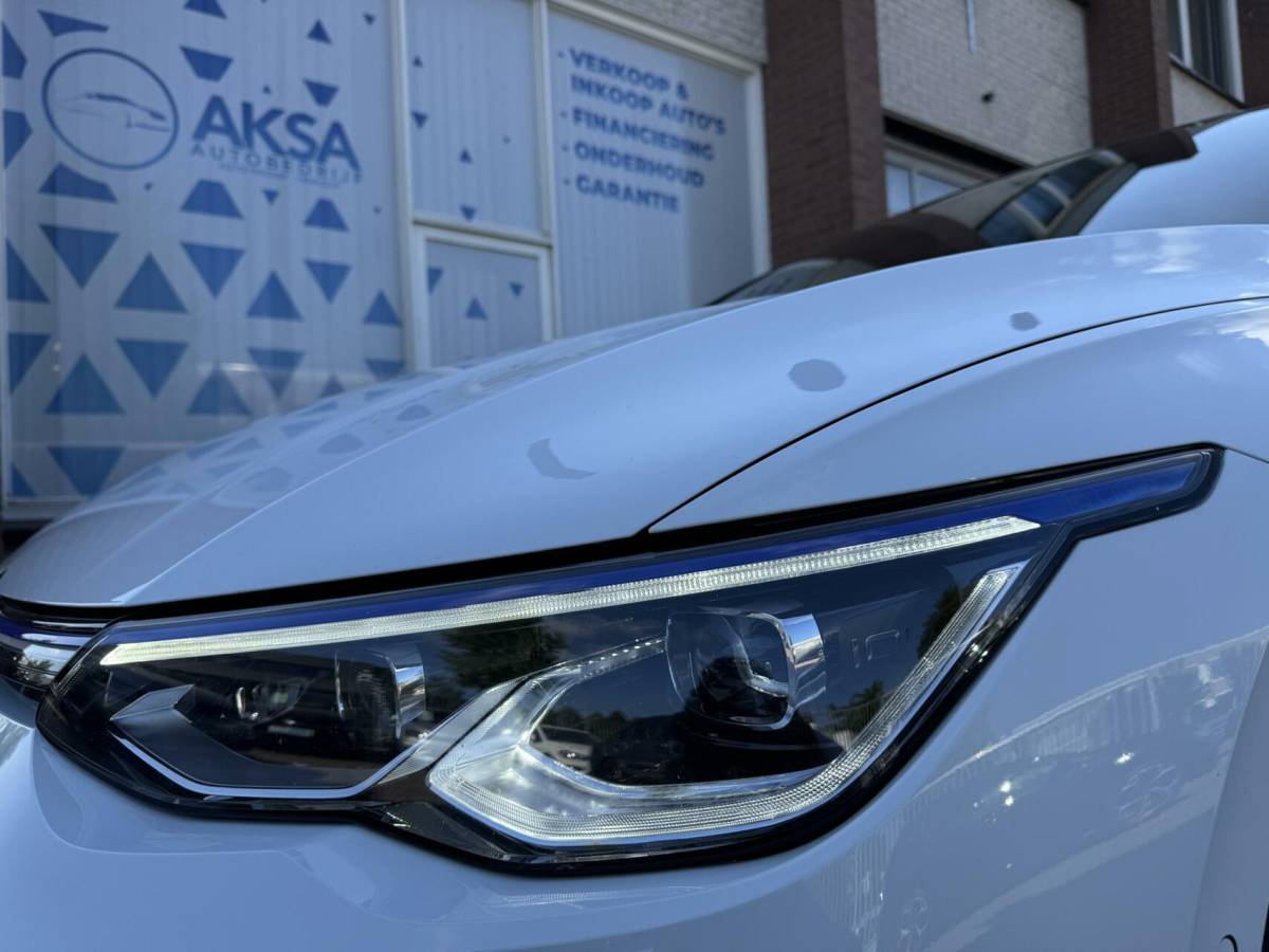 Volkswagen Golf Volkswagen Golf 8 R 2.0 TSI 333pk 4Motion 20 years Edition Akra Pano H&K Leder Memory Ventilatie Stuurvw Stlvw Blindspot Fabrieksgarantie