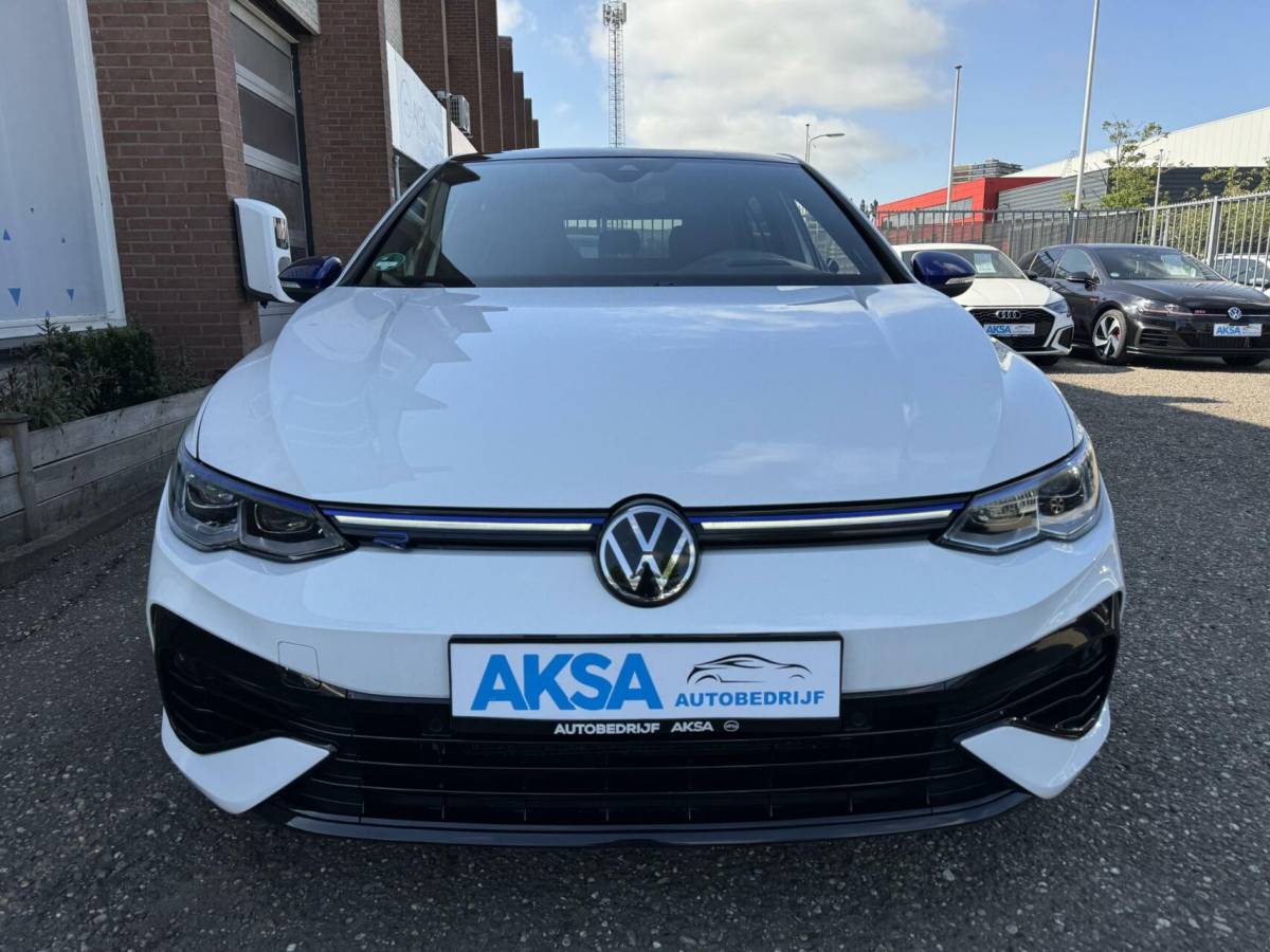 Volkswagen Golf Volkswagen Golf 8 R 2.0 TSI 333pk 4Motion 20 years Edition Akra Pano H&K Leder Memory Ventilatie Stuurvw Stlvw Blindspot Fabrieksgarantie