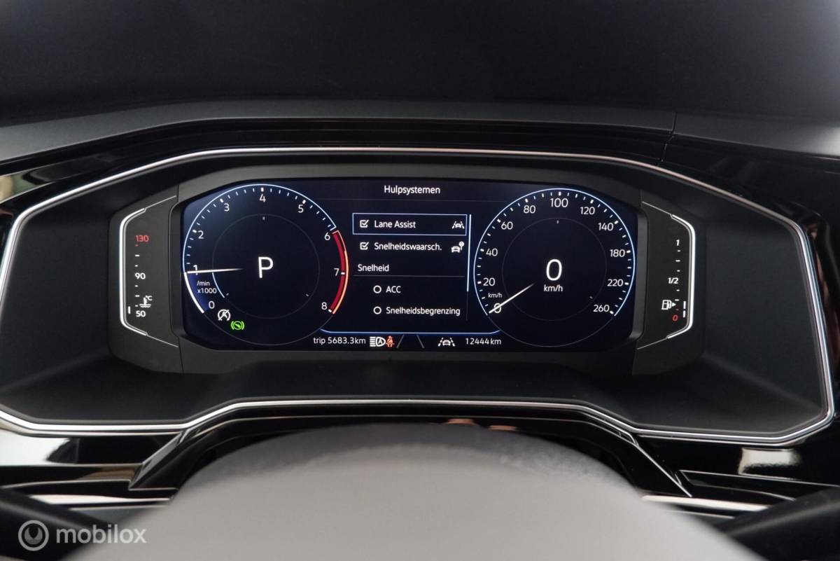 Volkswagen Polo Volkswagen Polo 1.0 TSI Automaat R-Line stoelverw.|cam|virtueelcockpit|applecarplay|95pk|acc|lmv17