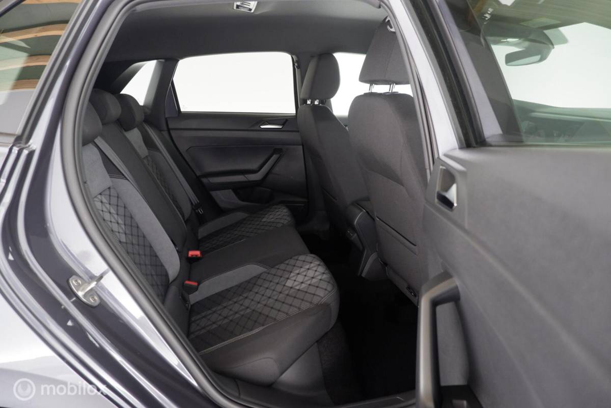 Volkswagen Polo Volkswagen Polo 1.0 TSI Automaat R-Line stoelverw.|cam|virtueelcockpit|applecarplay|95pk|acc|lmv17