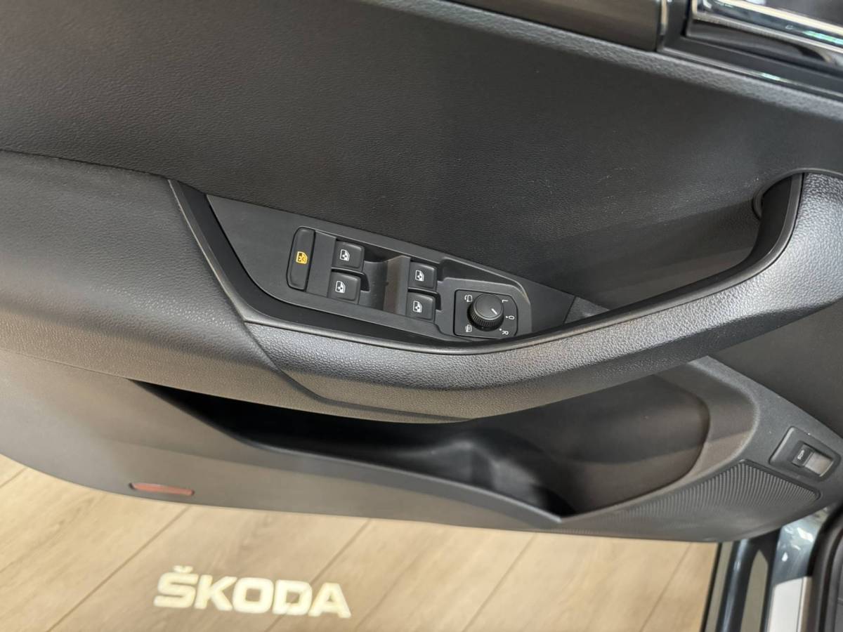 Škoda Karoq ŠKODA Karoq 1.5 TSI ACT Business Edition Plus Airco ECC | Panorama | Trekhaak | Camera | LED | Cruise Control | Canton Audio | Isofix | NAP