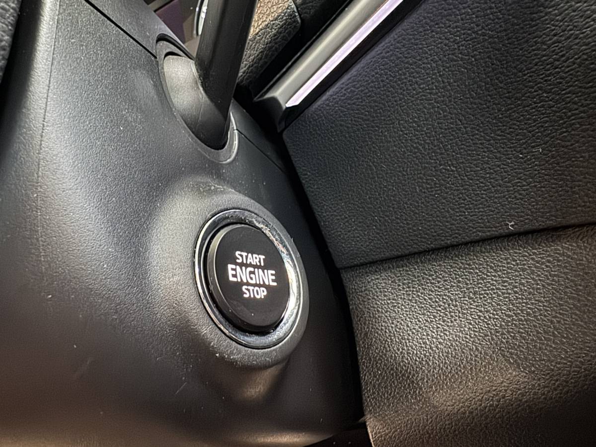 Škoda Karoq ŠKODA Karoq 1.5 TSI ACT Business Edition Plus Airco ECC | Panorama | Trekhaak | Camera | LED | Cruise Control | Canton Audio | Isofix | NAP