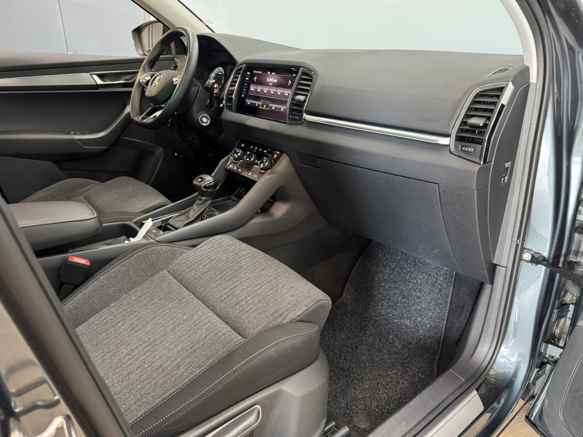 Škoda Karoq ŠKODA Karoq 1.5 TSI ACT Business Edition Plus Airco ECC | Panorama | Trekhaak | Camera | LED | Cruise Control | Canton Audio | Isofix | NAP