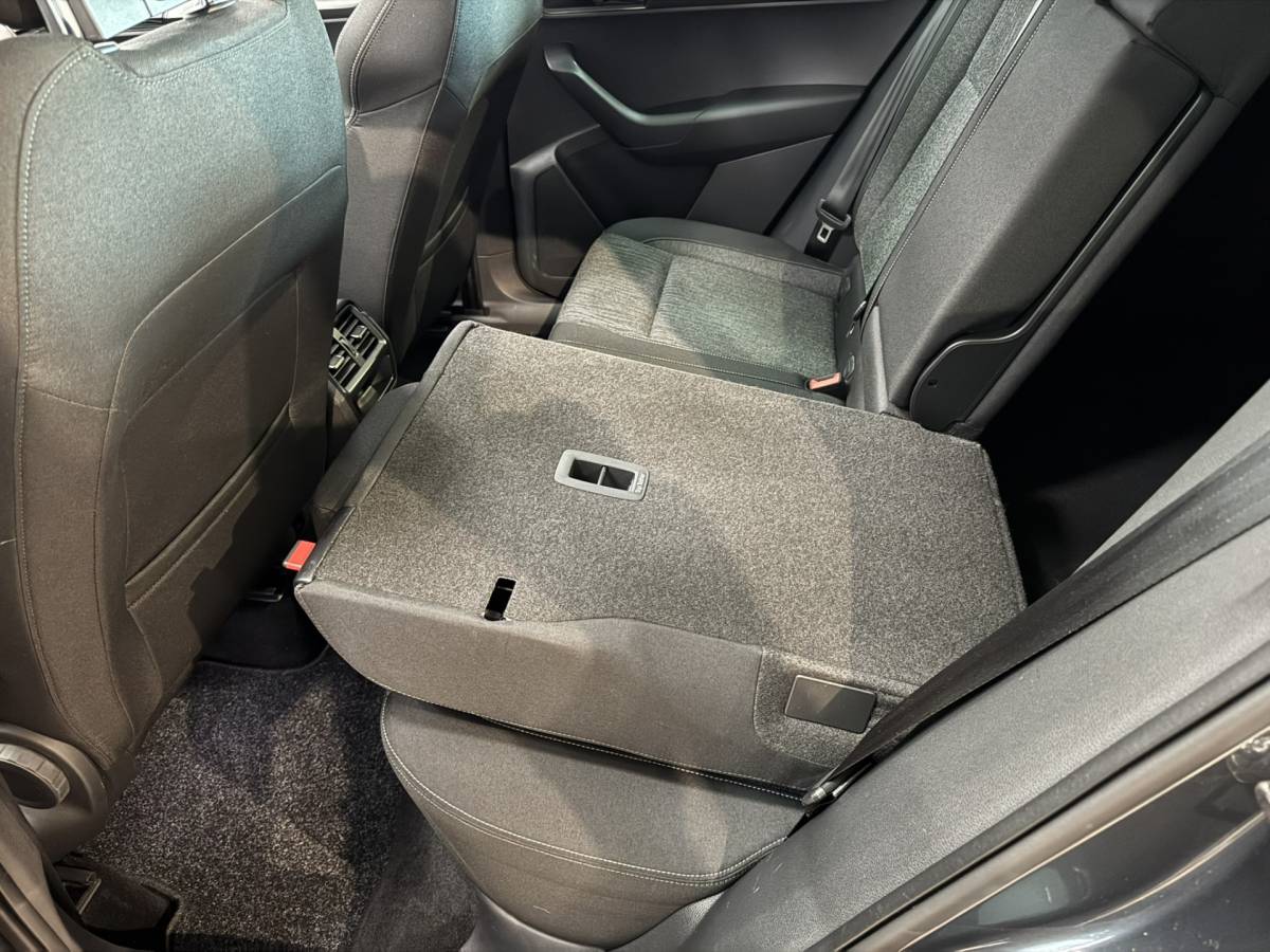 Škoda Karoq ŠKODA Karoq 1.5 TSI ACT Business Edition Plus Airco ECC | Panorama | Trekhaak | Camera | LED | Cruise Control | Canton Audio | Isofix | NAP