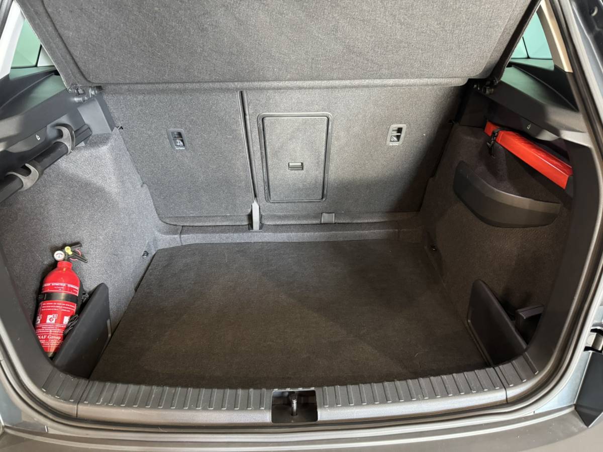 Škoda Karoq ŠKODA Karoq 1.5 TSI ACT Business Edition Plus Airco ECC | Panorama | Trekhaak | Camera | LED | Cruise Control | Canton Audio | Isofix | NAP