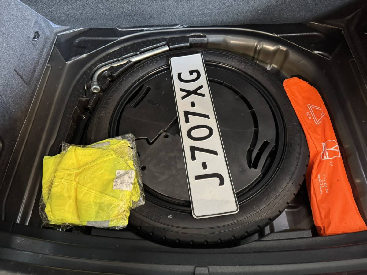 Škoda Karoq ŠKODA Karoq 1.5 TSI ACT Business Edition Plus Airco ECC | Panorama | Trekhaak | Camera | LED | Cruise Control | Canton Audio | Isofix | NAP