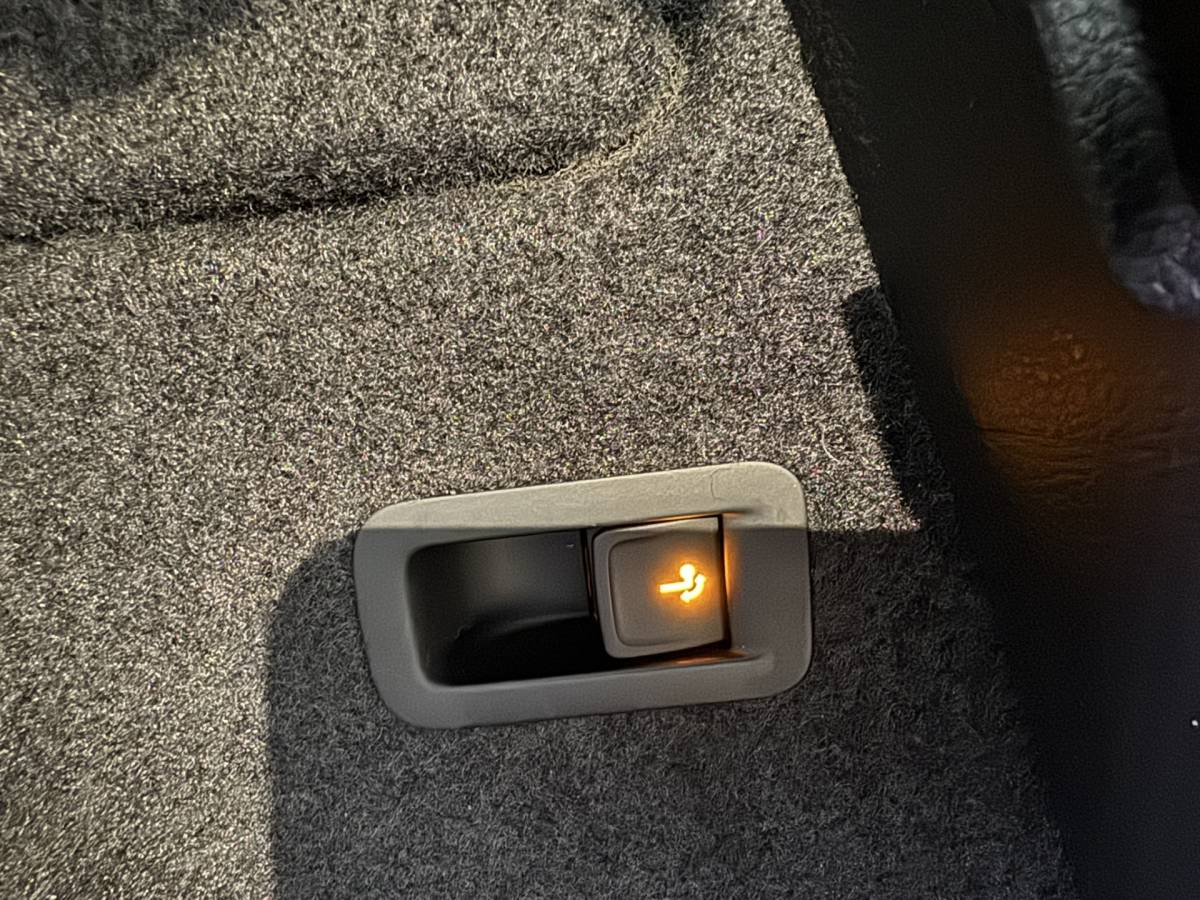 Škoda Karoq ŠKODA Karoq 1.5 TSI ACT Business Edition Plus Airco ECC | Panorama | Trekhaak | Camera | LED | Cruise Control | Canton Audio | Isofix | NAP