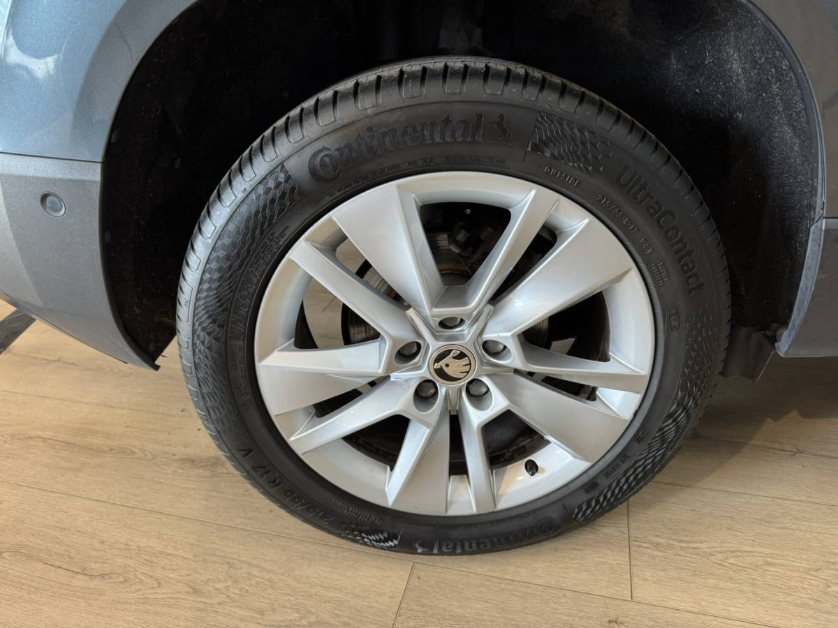 Škoda Karoq ŠKODA Karoq 1.5 TSI ACT Business Edition Plus Airco ECC | Panorama | Trekhaak | Camera | LED | Cruise Control | Canton Audio | Isofix | NAP