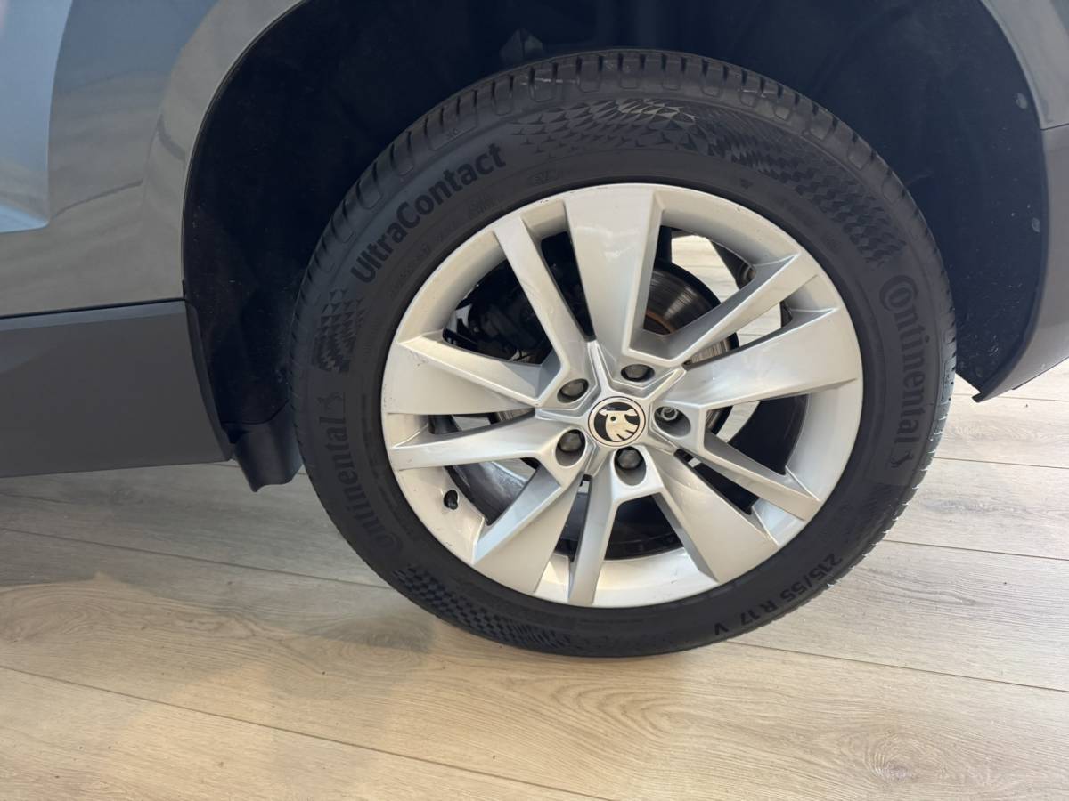 Škoda Karoq ŠKODA Karoq 1.5 TSI ACT Business Edition Plus Airco ECC | Panorama | Trekhaak | Camera | LED | Cruise Control | Canton Audio | Isofix | NAP