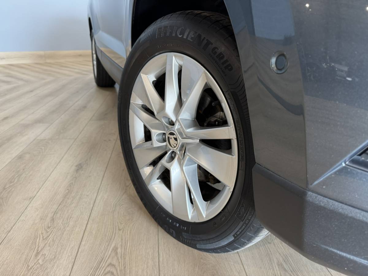 Škoda Karoq ŠKODA Karoq 1.5 TSI ACT Business Edition Plus Airco ECC | Panorama | Trekhaak | Camera | LED | Cruise Control | Canton Audio | Isofix | NAP