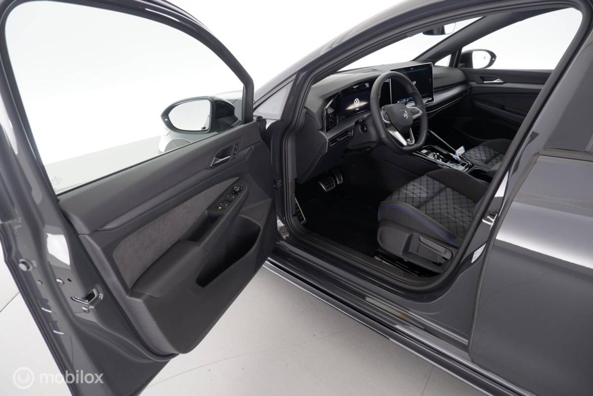 Volkswagen Golf Volkswagen Golf 1.5 eTSI 150PK R-Line Edition Black Style facelift|pano|IQ.led|Nav|acc|lmv18