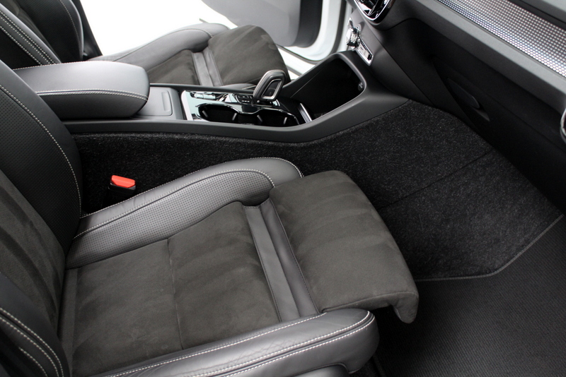 Volvo XC40 Volvo XC40 2.0 T4 R-Design 191PK,  RIJKLAAR!! AUTOMAAT |  PANORAMADAK | LEER/ALCANTARA | ELEC-ACHTERKLEP | ADAPTIEVE CRUISE CONTROLE