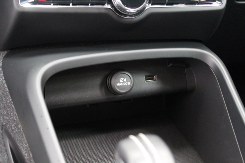 Volvo XC40 Volvo XC40 2.0 T4 R-Design 191PK,  RIJKLAAR!! AUTOMAAT |  PANORAMADAK | LEER/ALCANTARA | ELEC-ACHTERKLEP | ADAPTIEVE CRUISE CONTROLE