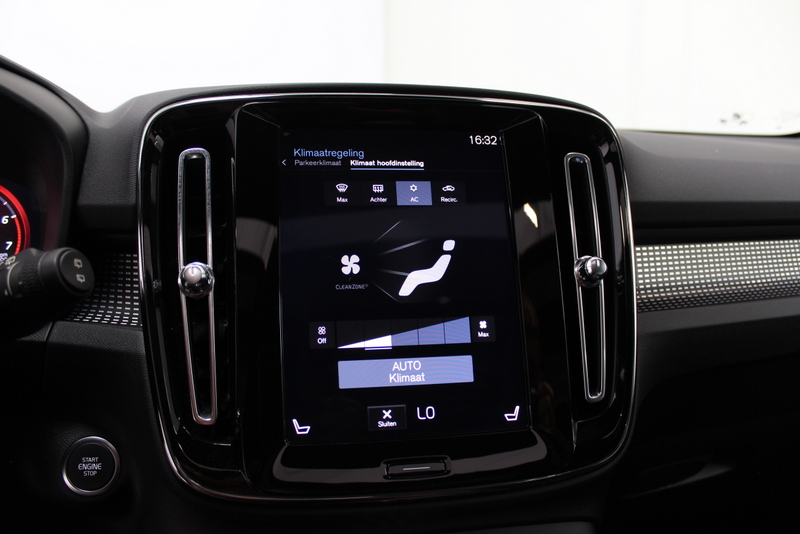 Volvo XC40 Volvo XC40 2.0 T4 R-Design 191PK,  RIJKLAAR!! AUTOMAAT |  PANORAMADAK | LEER/ALCANTARA | ELEC-ACHTERKLEP | ADAPTIEVE CRUISE CONTROLE