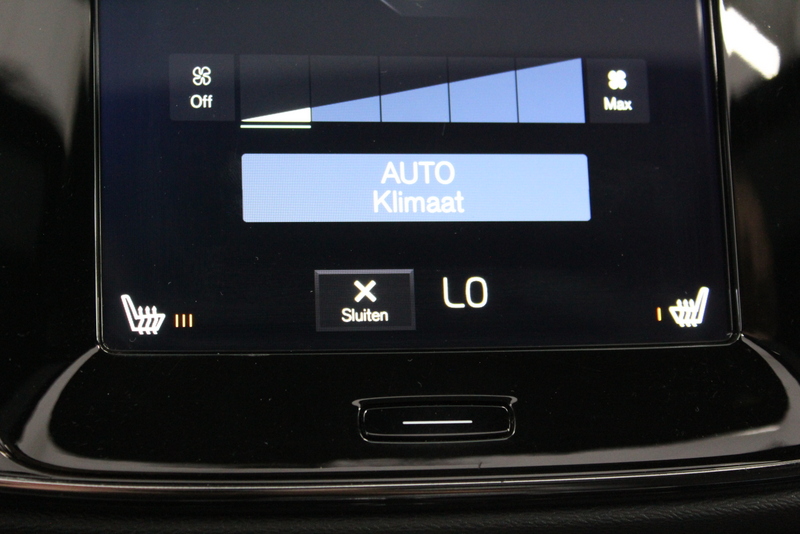 Volvo XC40 Volvo XC40 2.0 T4 R-Design 191PK,  RIJKLAAR!! AUTOMAAT |  PANORAMADAK | LEER/ALCANTARA | ELEC-ACHTERKLEP | ADAPTIEVE CRUISE CONTROLE