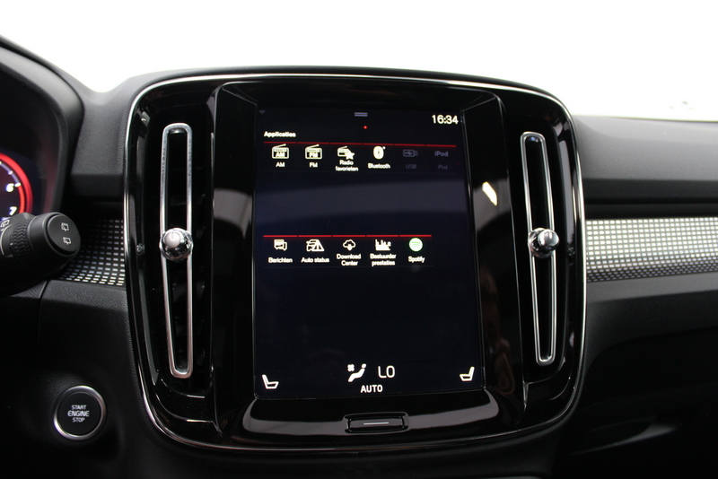 Volvo XC40 Volvo XC40 2.0 T4 R-Design 191PK,  RIJKLAAR!! AUTOMAAT |  PANORAMADAK | LEER/ALCANTARA | ELEC-ACHTERKLEP | ADAPTIEVE CRUISE CONTROLE