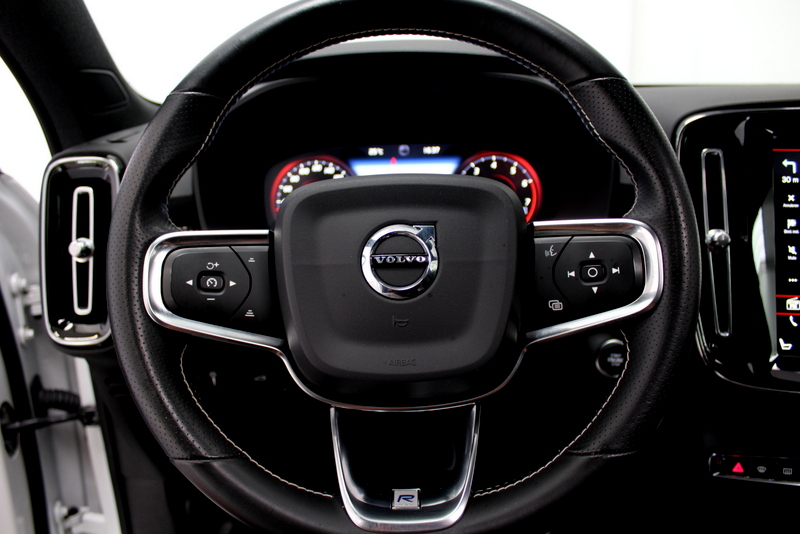 Volvo XC40 Volvo XC40 2.0 T4 R-Design 191PK,  RIJKLAAR!! AUTOMAAT |  PANORAMADAK | LEER/ALCANTARA | ELEC-ACHTERKLEP | ADAPTIEVE CRUISE CONTROLE