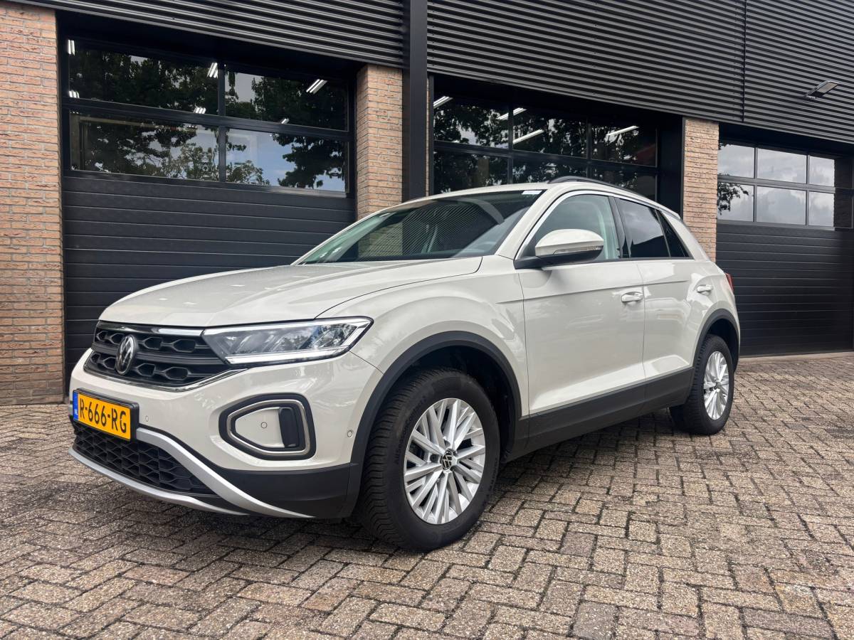 Volkswagen T-Roc Volkswagen T-Roc 1.0 TSI Life Camera,PDC,Trekhaak,Navi,Led,Carplay
