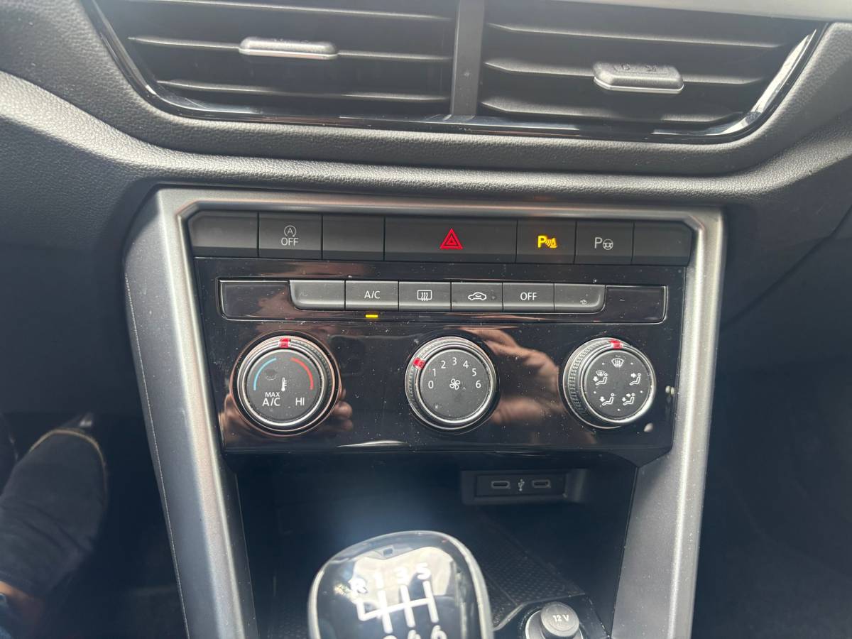 Volkswagen T-Roc Volkswagen T-Roc 1.0 TSI Life Camera,PDC,Trekhaak,Navi,Led,Carplay