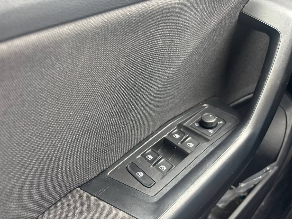 Volkswagen T-Roc Volkswagen T-Roc 1.0 TSI Life Camera,PDC,Trekhaak,Navi,Led,Carplay