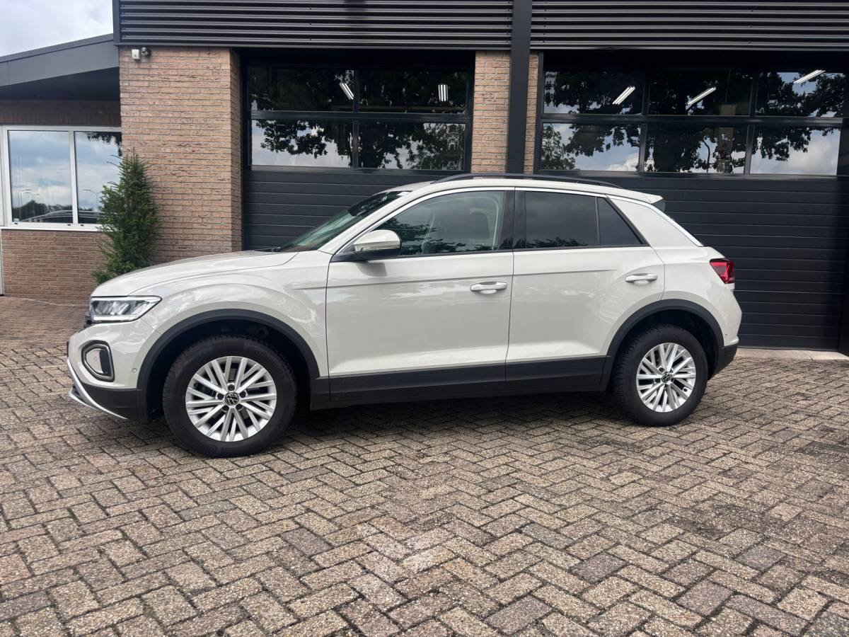 Volkswagen T-Roc Volkswagen T-Roc 1.0 TSI Life Camera,PDC,Trekhaak,Navi,Led,Carplay