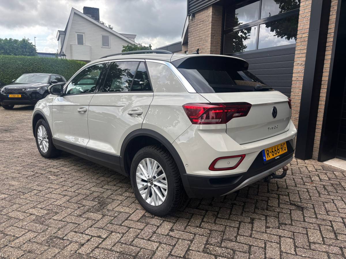 Volkswagen T-Roc Volkswagen T-Roc 1.0 TSI Life Camera,PDC,Trekhaak,Navi,Led,Carplay