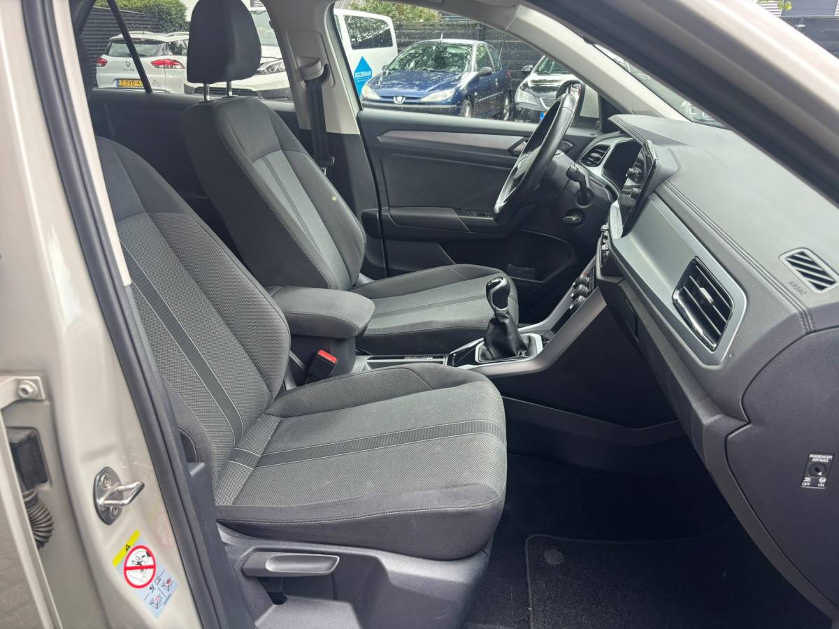 Volkswagen T-Roc Volkswagen T-Roc 1.0 TSI Life Camera,PDC,Trekhaak,Navi,Led,Carplay