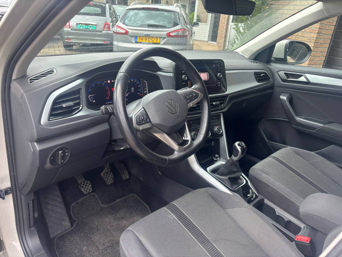 Volkswagen T-Roc Volkswagen T-Roc 1.0 TSI Life Camera,PDC,Trekhaak,Navi,Led,Carplay