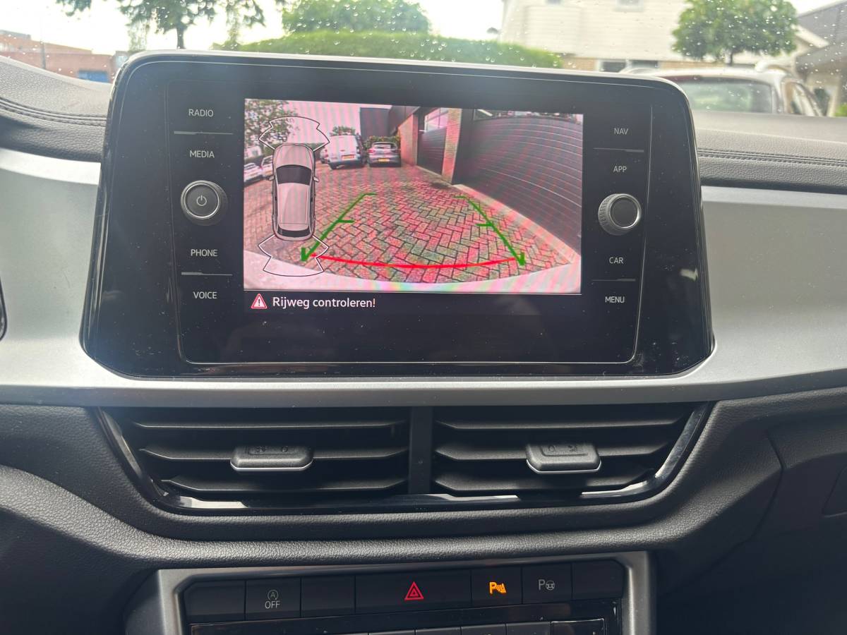 Volkswagen T-Roc Volkswagen T-Roc 1.0 TSI Life Camera,PDC,Trekhaak,Navi,Led,Carplay