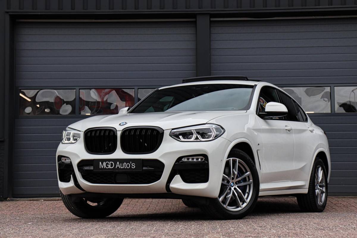 BMW X4 BMW X4 xDrive30i M-Sport M-Pakket /PANODAK/HUD/KEYLESS/CARPLAY/CAMERA/STOELVERW. + VENTL./ACC!