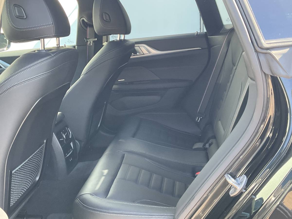 BMW i4 BMW i4 M50 M-Sport 84kWh 544PK Pano Laser HUD Harman/Kardon Elek.Trekhaak Leer BOMVOL!