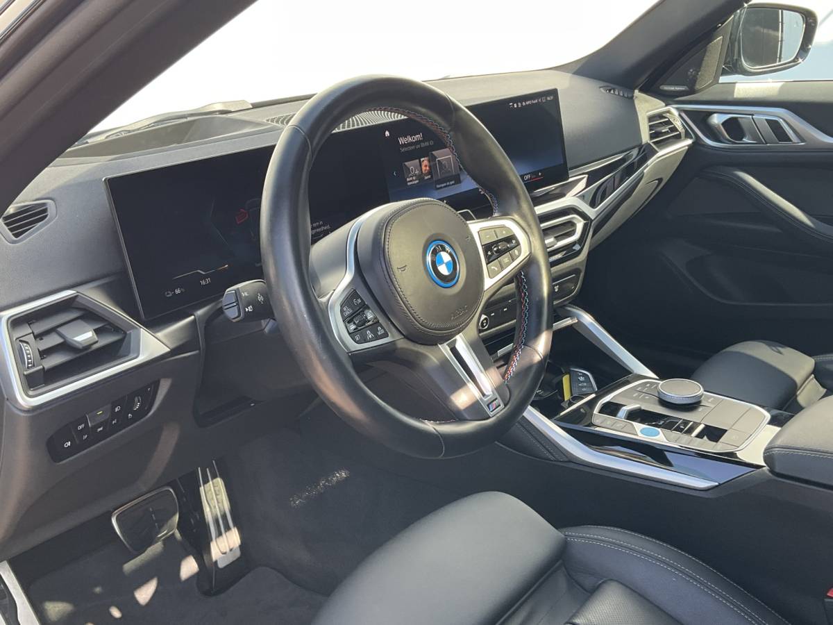BMW i4 BMW i4 M50 M-Sport 84kWh 544PK Pano Laser HUD Harman/Kardon Elek.Trekhaak Leer BOMVOL!